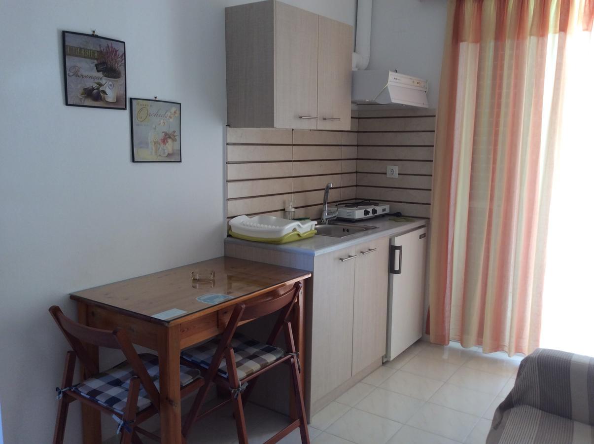 Erato Apartments Petalídhion Extérieur photo